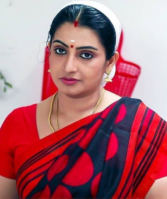 What happens when mstuds see friends Brahmin wife | Scrolller