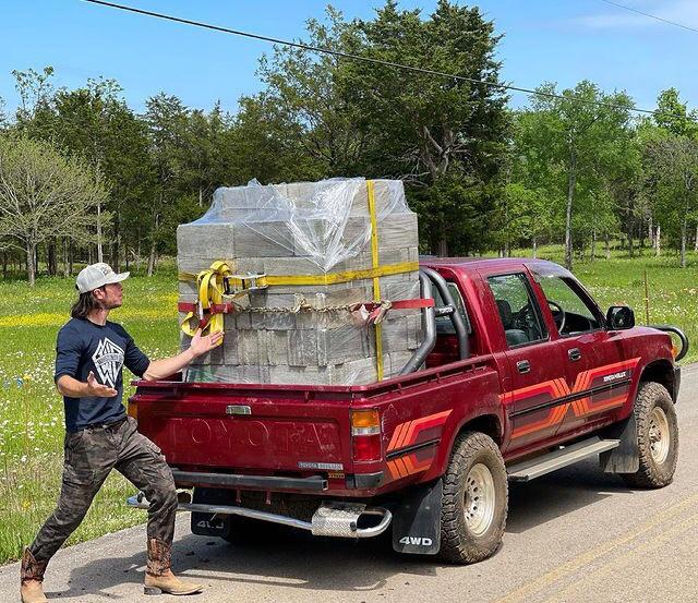 What’s the weight limit on a hilux again? Scrolller