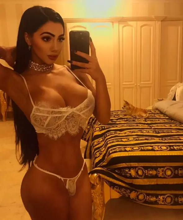 Chloe Khan Escort