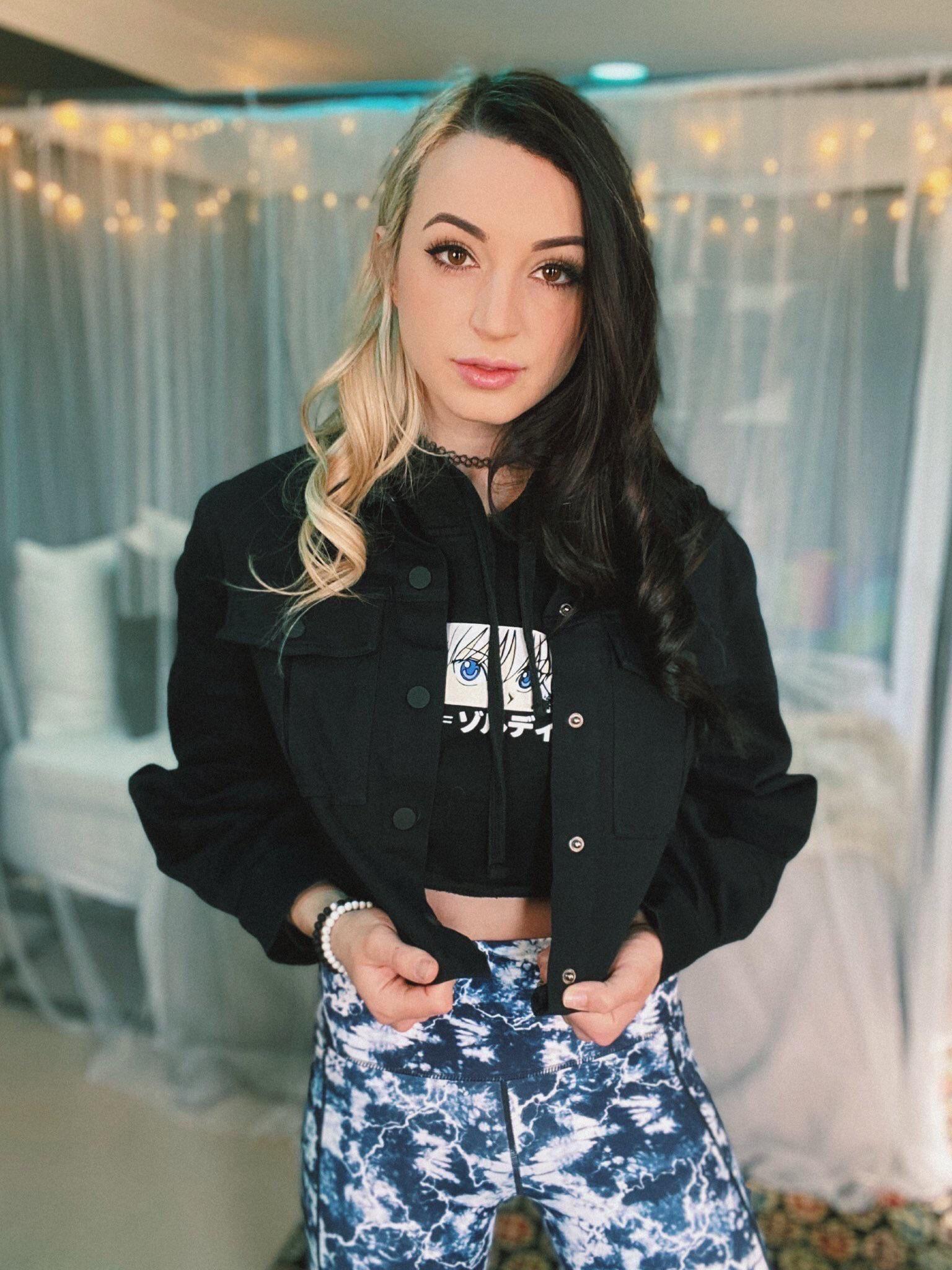 Who else is attracted to normal looking ASMR girls? Without all the ...