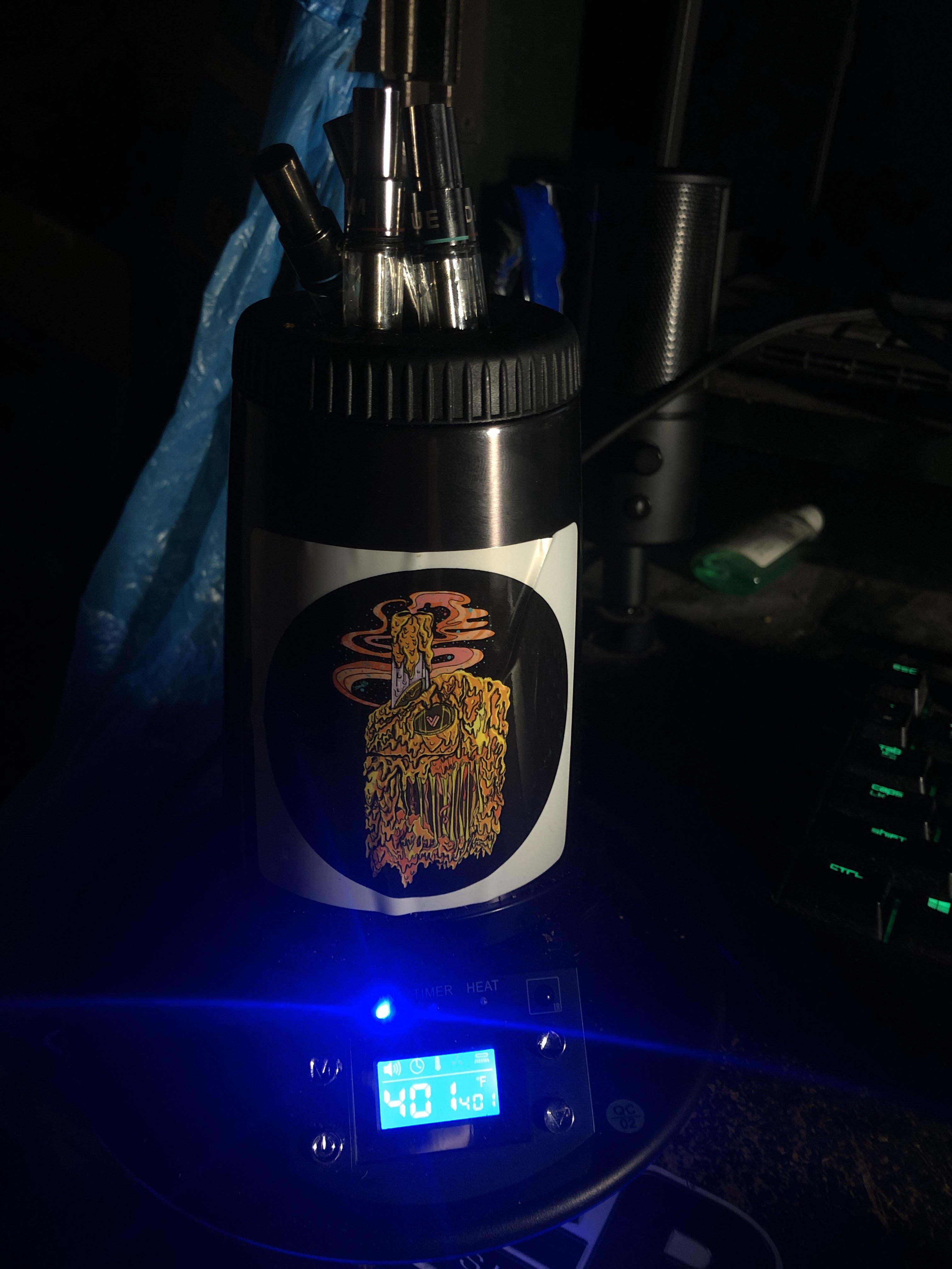 Why you should buy a extreme q vaporizer move the wax from 5 carts down