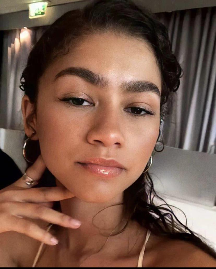 Zendaya wants a new Gucci bag, Gucci Belt, a Burberry scarf and ...