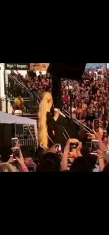 Iggy Twerk | Scrolller