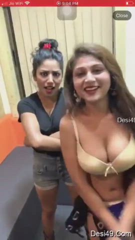 😘Sexy 🍑girls talk with fans Video | Scrolller