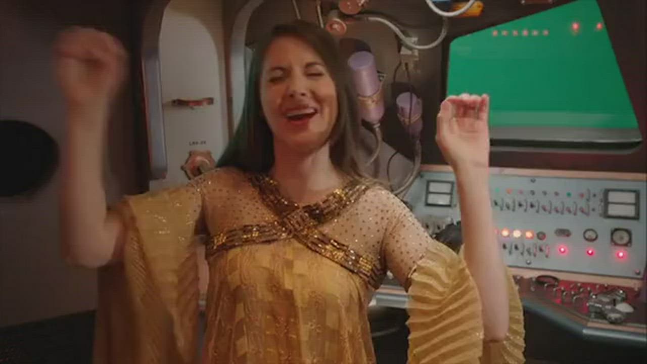 Alison Brie is a happy embarrassed girl in this Community blooper