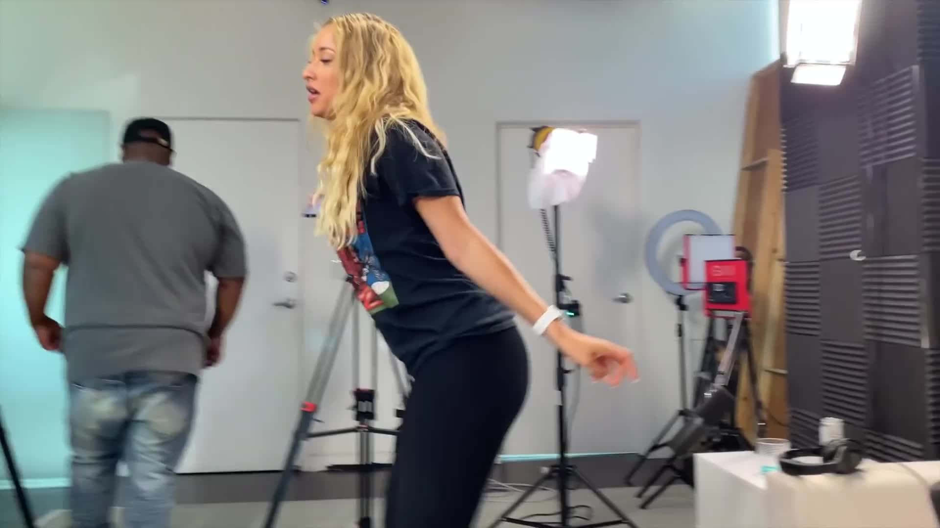 Nikki Blades Scrolller