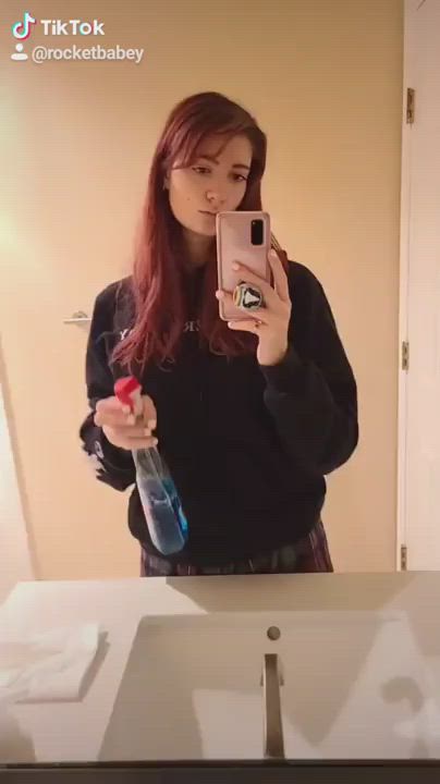 Babe with Big Tits, Mirror Selfie | Scrolller