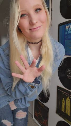 Nobody expects 5' tall sarahshaye to whip out these melons | Scrolller