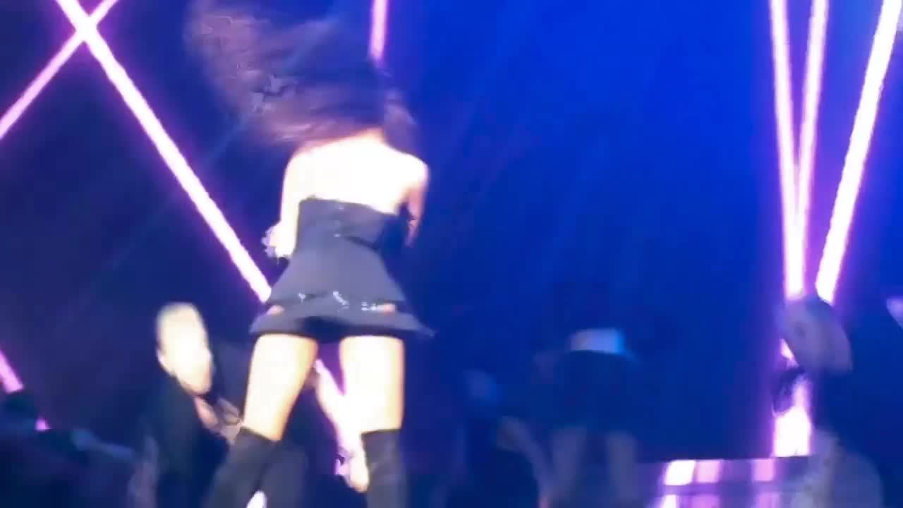 Ariana Grande (x-post /r/ArianaGrandesAss) | Scrolller