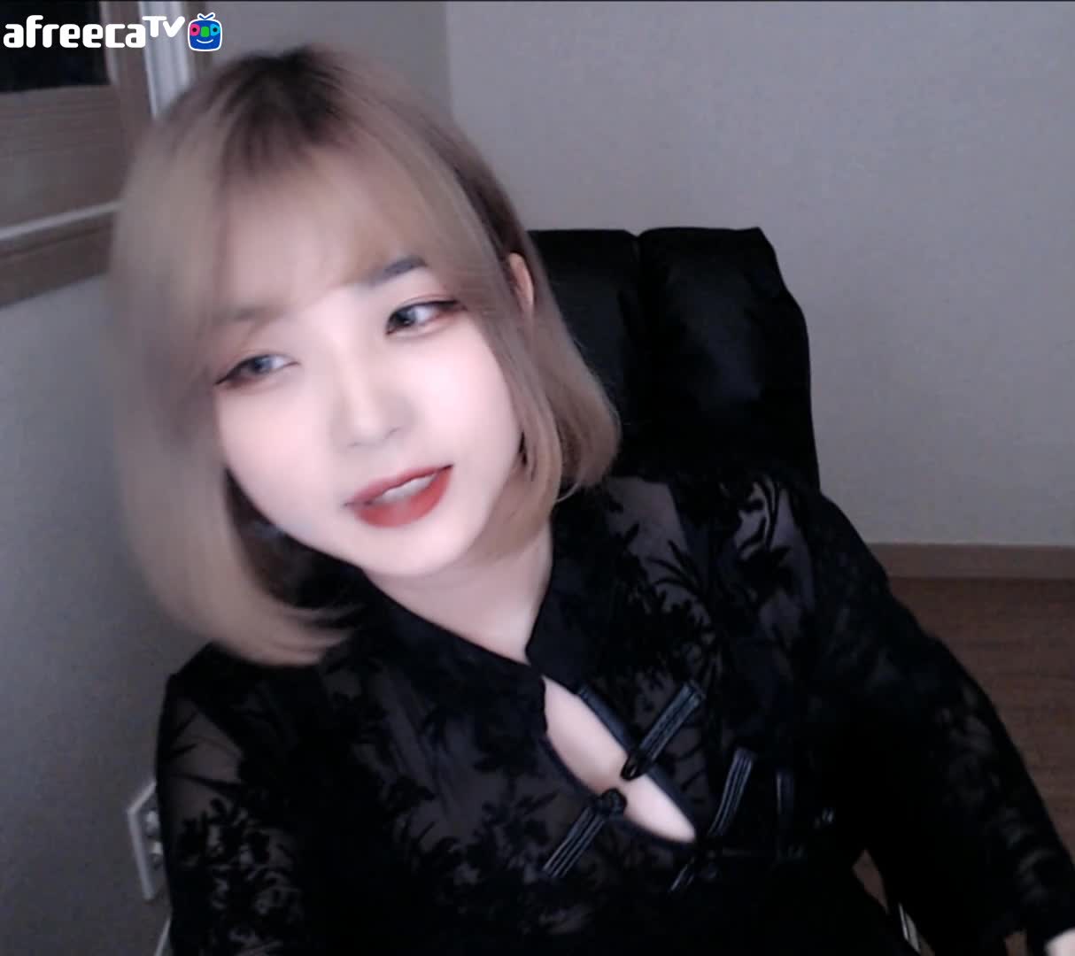 킥킥이 (@zlzzlz19) | Scrolller