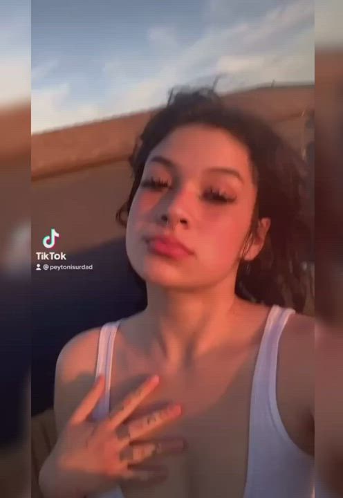 Amazing tits Scrolller