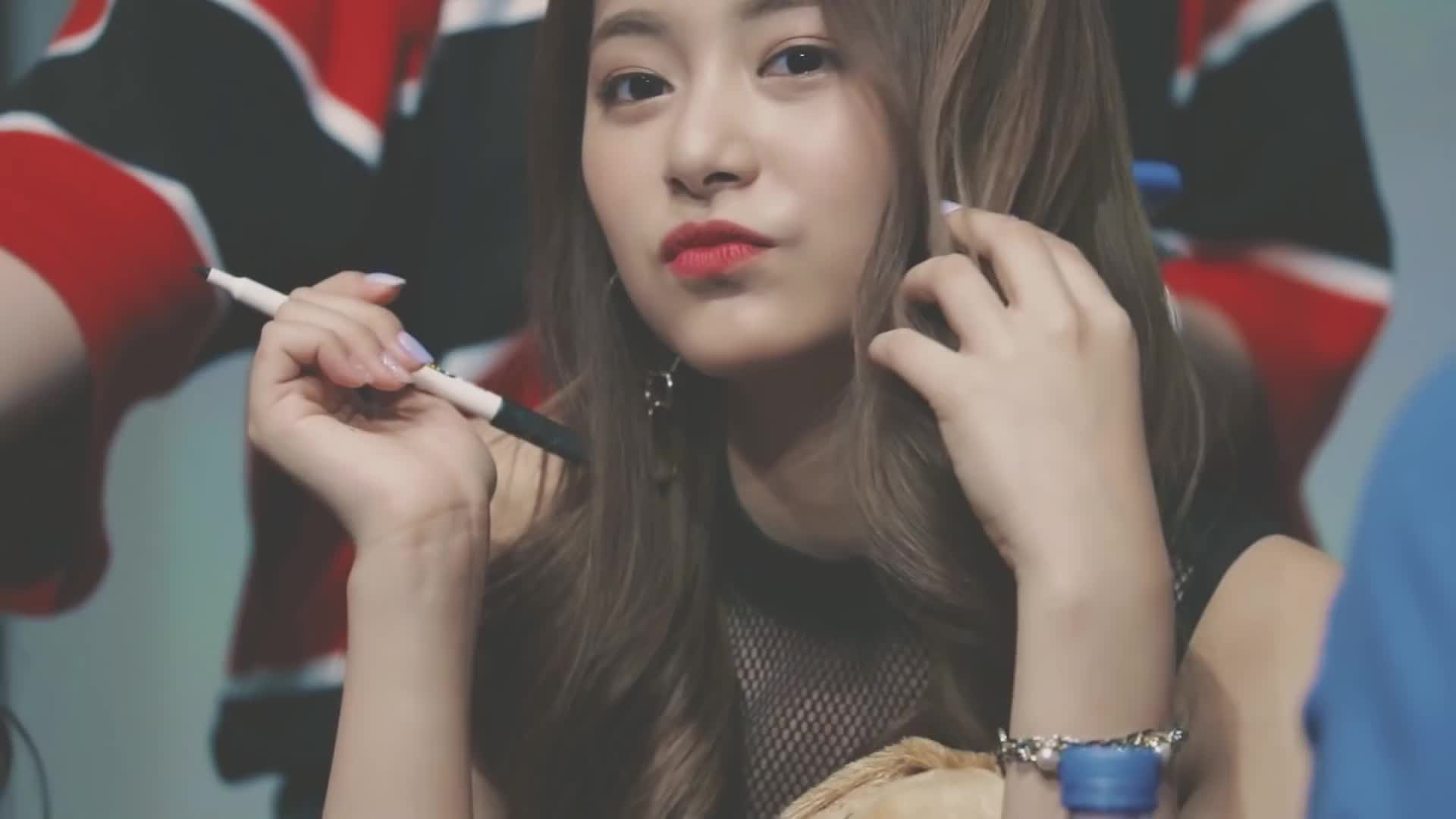 Tzuyu | Scrolller