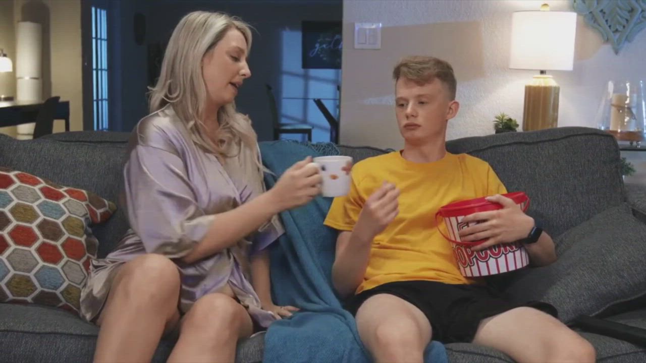 Mom loves my popcorn Scrolller