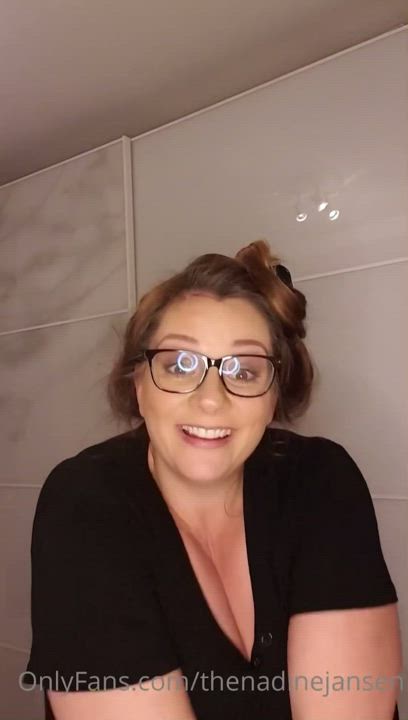 Nadine J | Scrolller