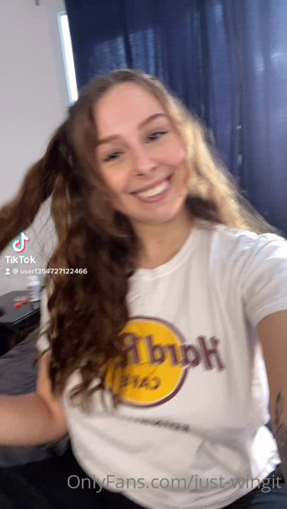 jiggling jiggling | Scrolller