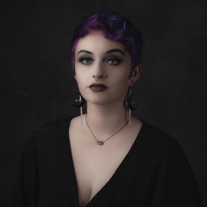 A goth girls headshot. 🗡🌙 | Scrolller