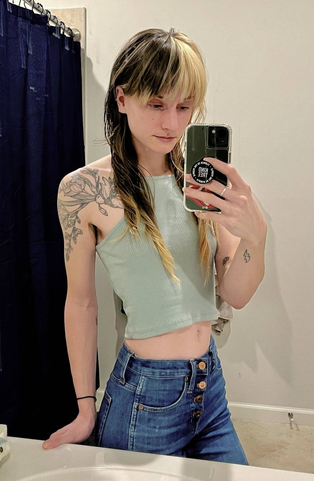 A post shower selfie feat my flat chest Scrolller