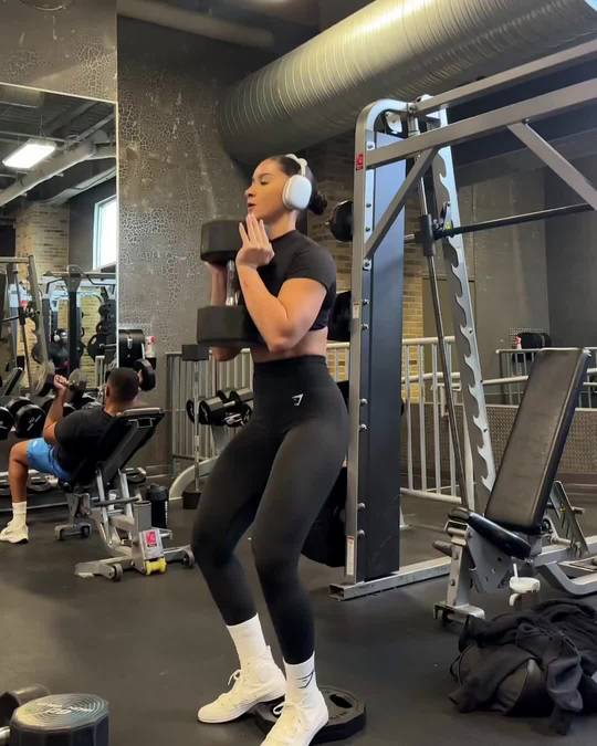 Analis Cruz | Scrolller