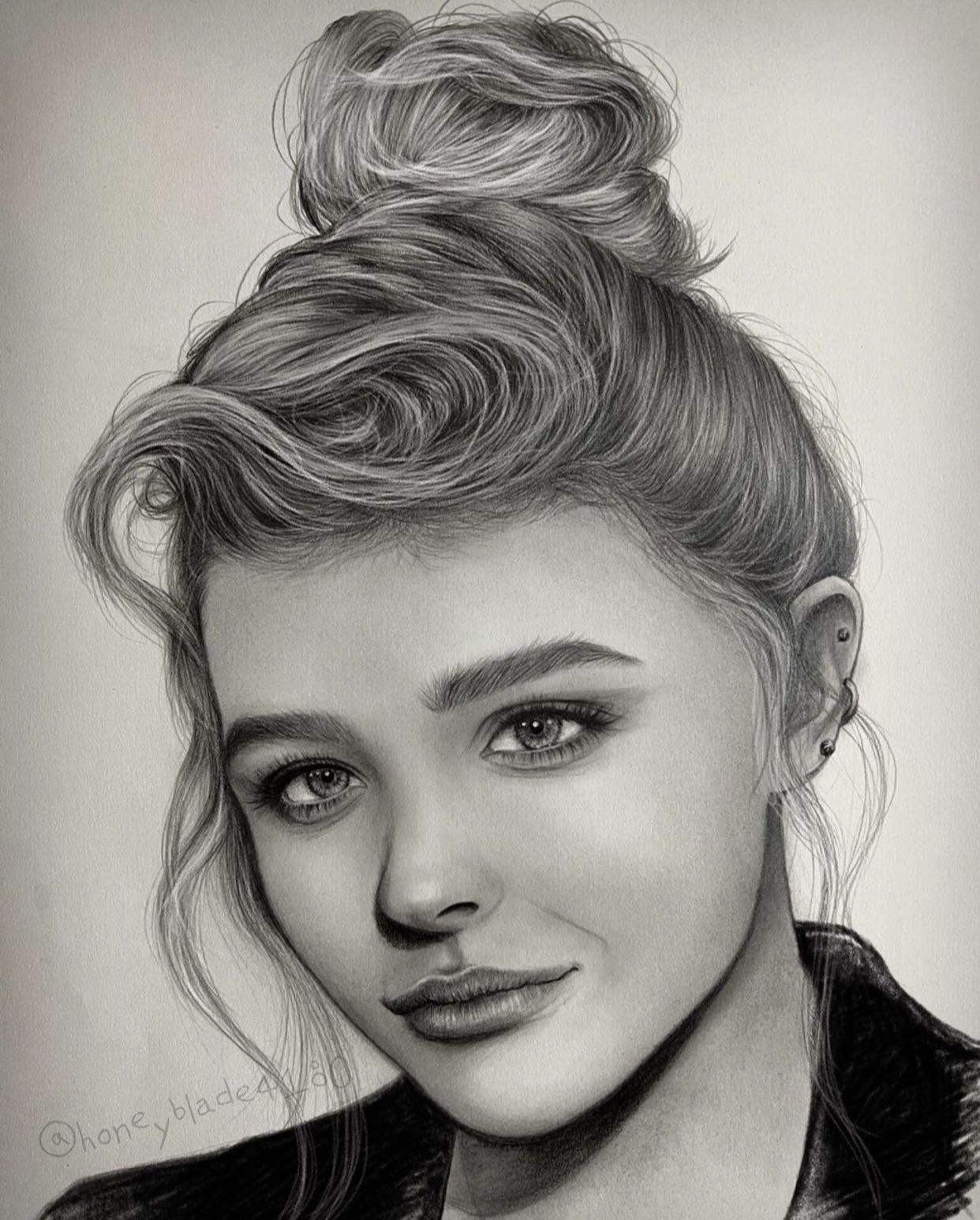 Beautiful Pencil Drawing Of Chloe | Scrolller