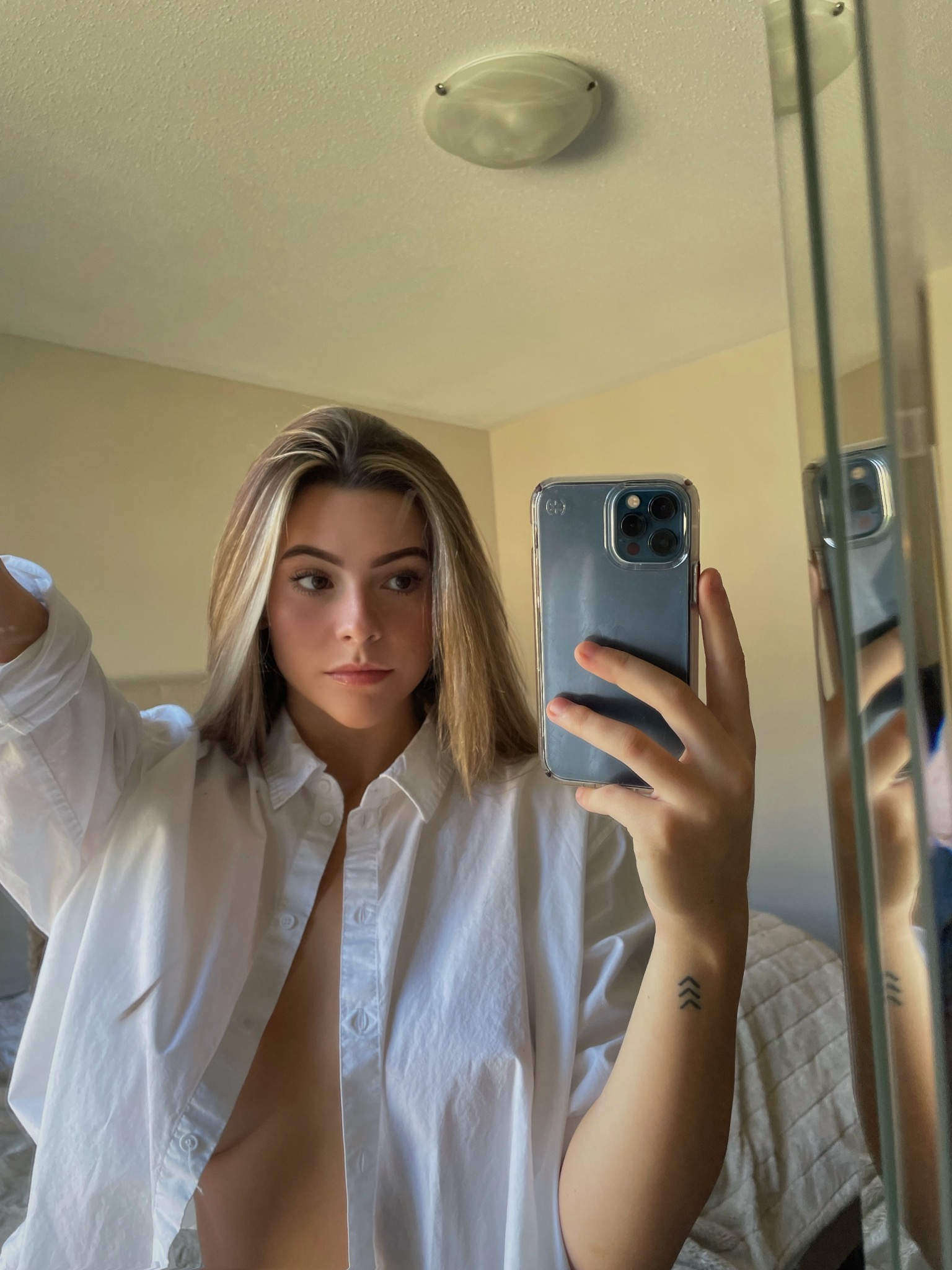  Bedroom selfie | Scrolller