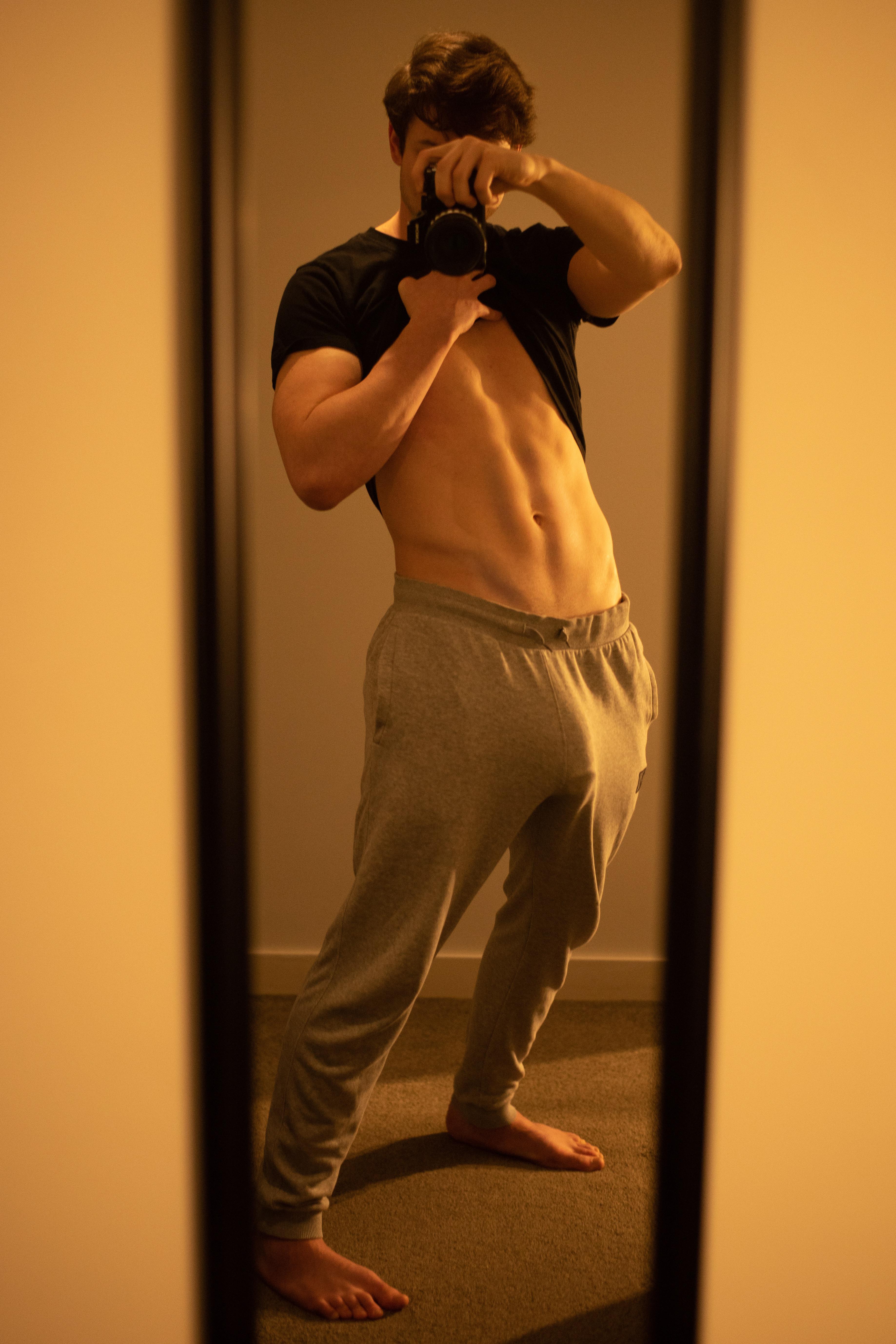 Big young bulge + grey sweatpants is a winning combo | Scrolller