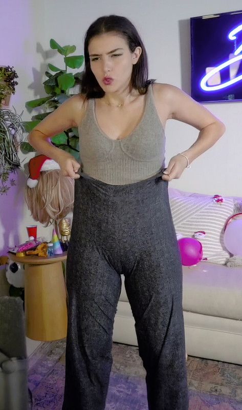 Cameltoe On Stream Scrolller