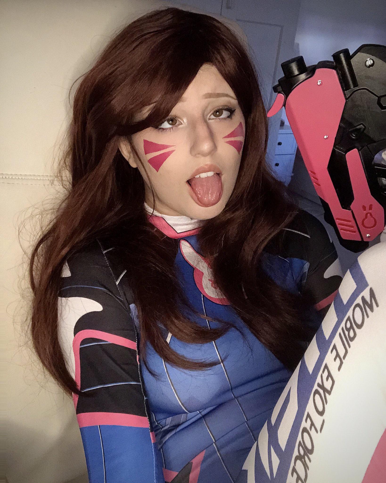 My Dva cosplay Scrolller