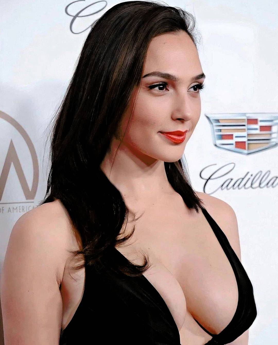 Gal Gadot Hot 