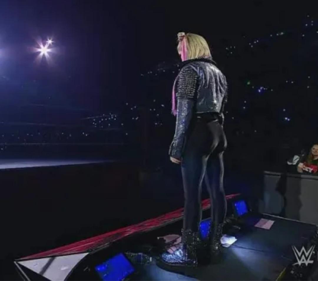 I want Bliss to peg wearing her leather pants |