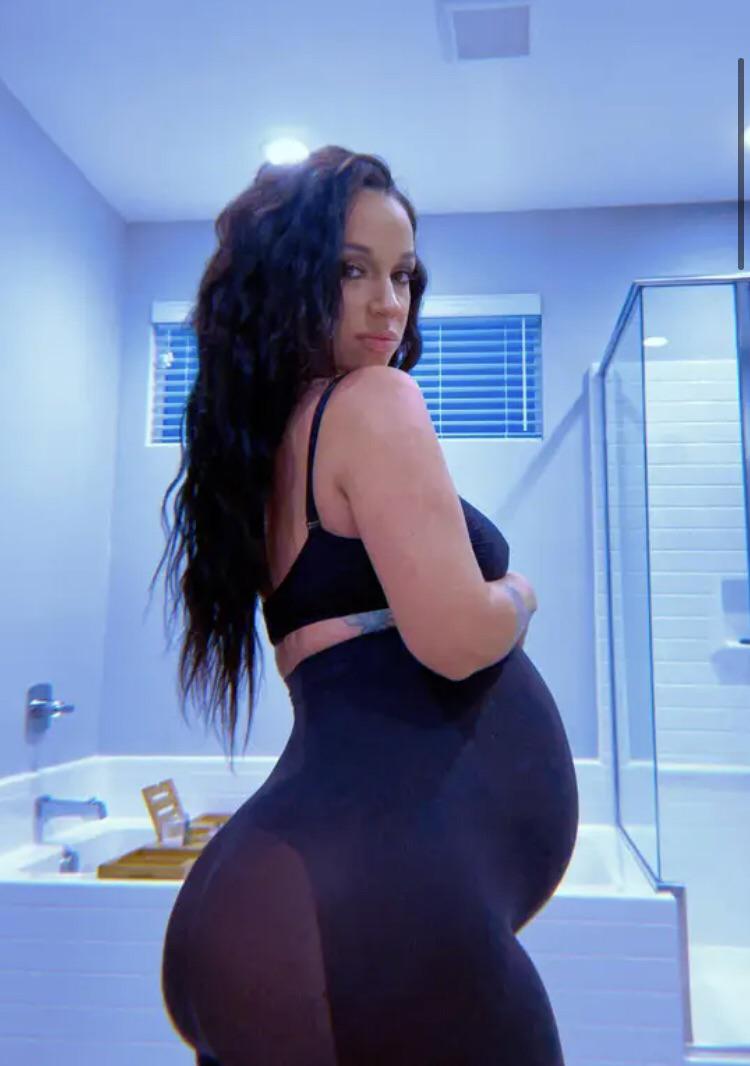 Pregnant pawg