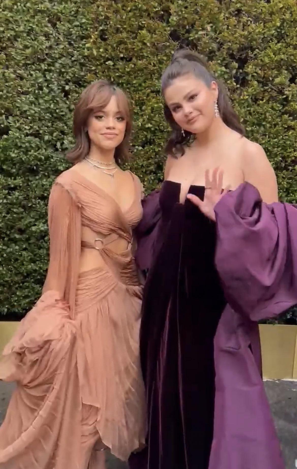 Jenna Ortega And Selena Gomez Scrolller 8034