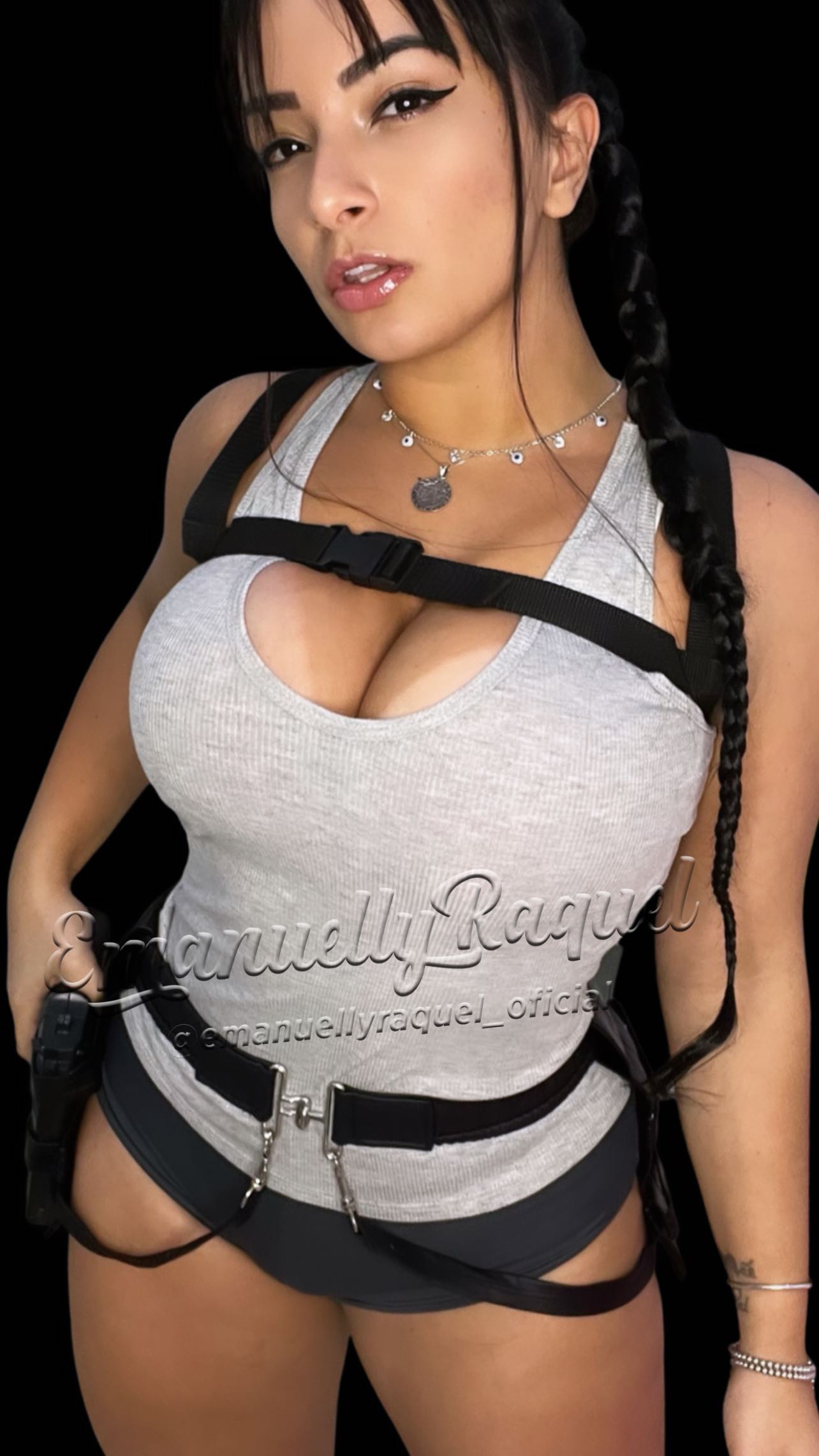 Lara Croft cosplay by my princess Emanuelly Raquel 🔥 Scrolller