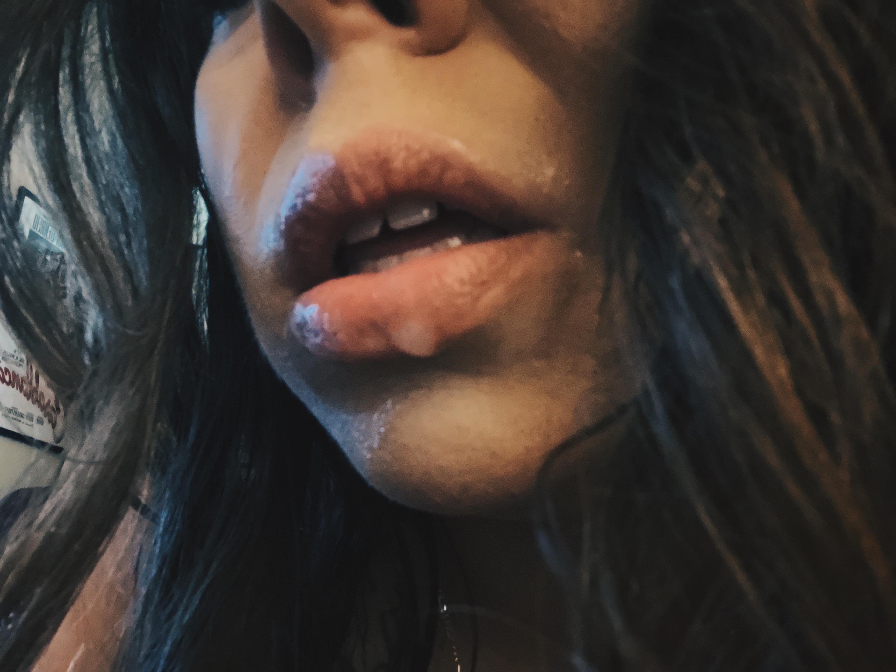 Let’s make out after 💋 Scrolller