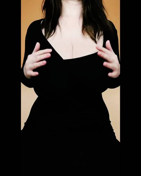 Massive tits on my thin figure 🤗 Scrolller