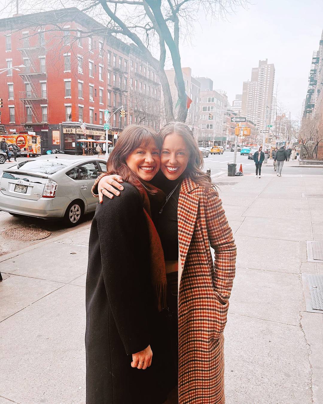 melissa-with-her-sister-kristina-benoist-scrolller