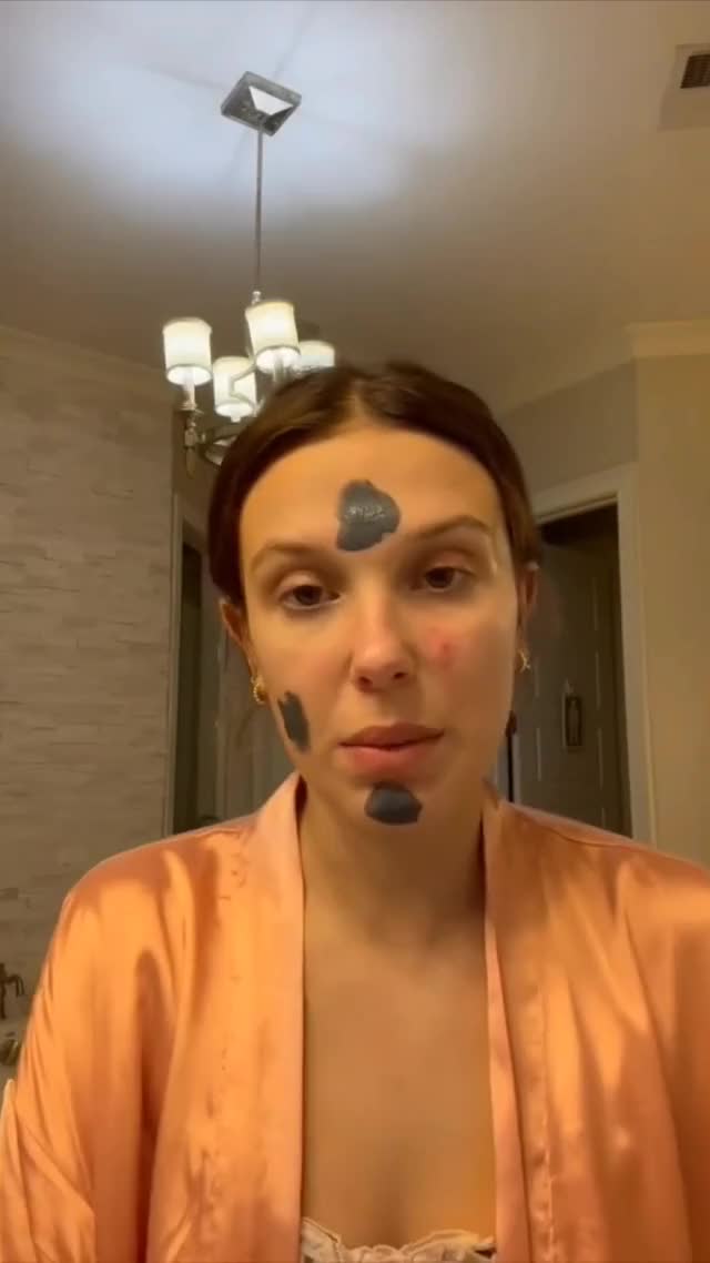 Millie Bobby Brown (Make Up) Pappmaske – 29 X 21 Cm, Mit Gummiband, Promi-Maske Für Partys