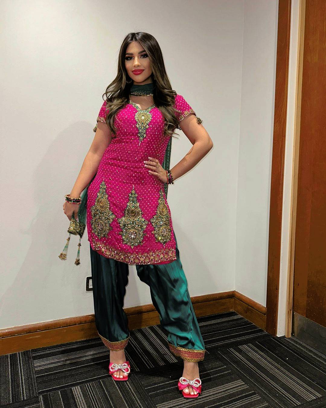NRP British Pakistani Beauty In Ethnic Dress Scrolller aed-into-pkr-rate-today-uae-dirham-to-pakistani-rupee-oct-3-2023