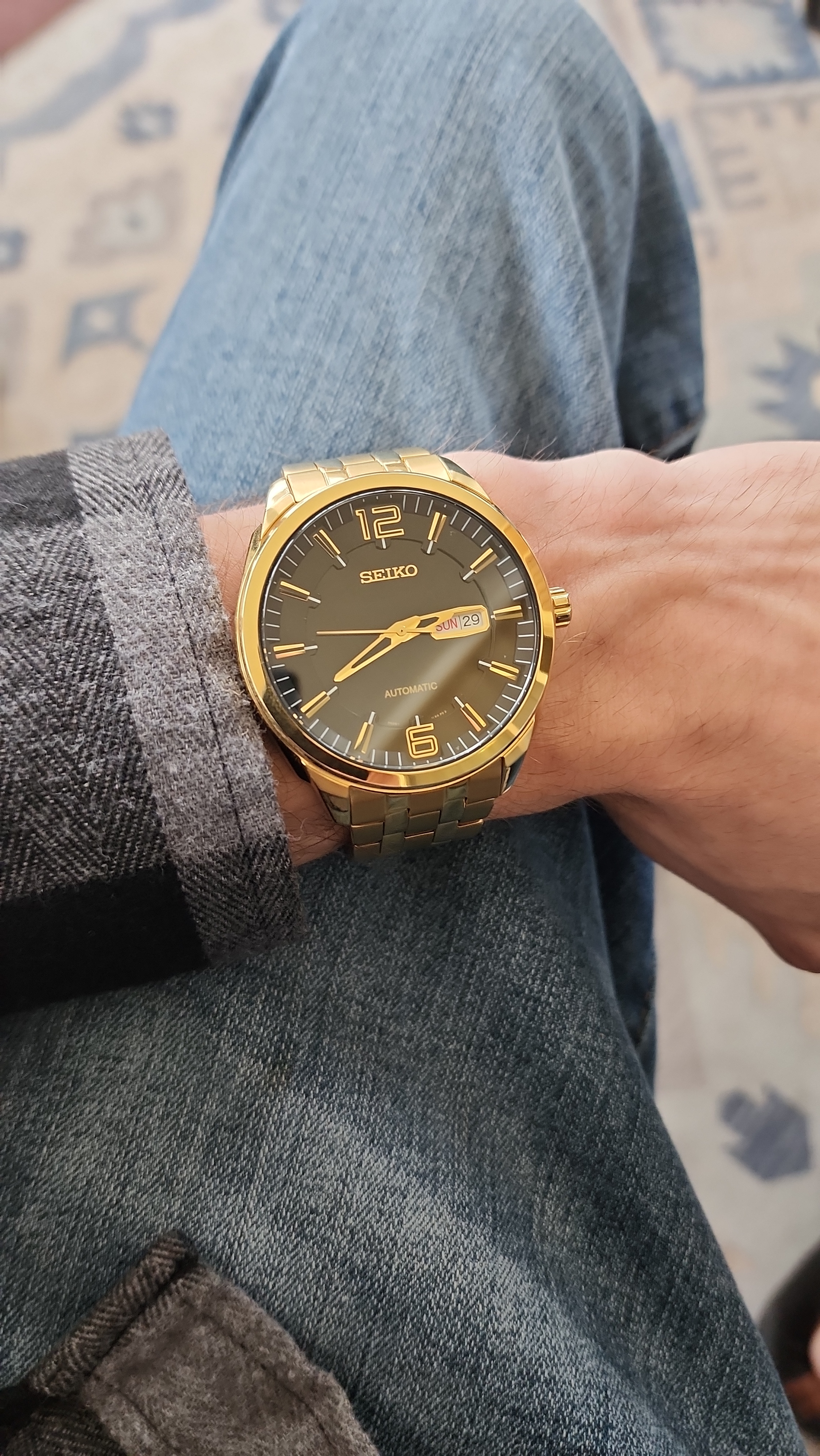 What model is this? and is it too big for my wrist. Received as a gift. | Scrolller