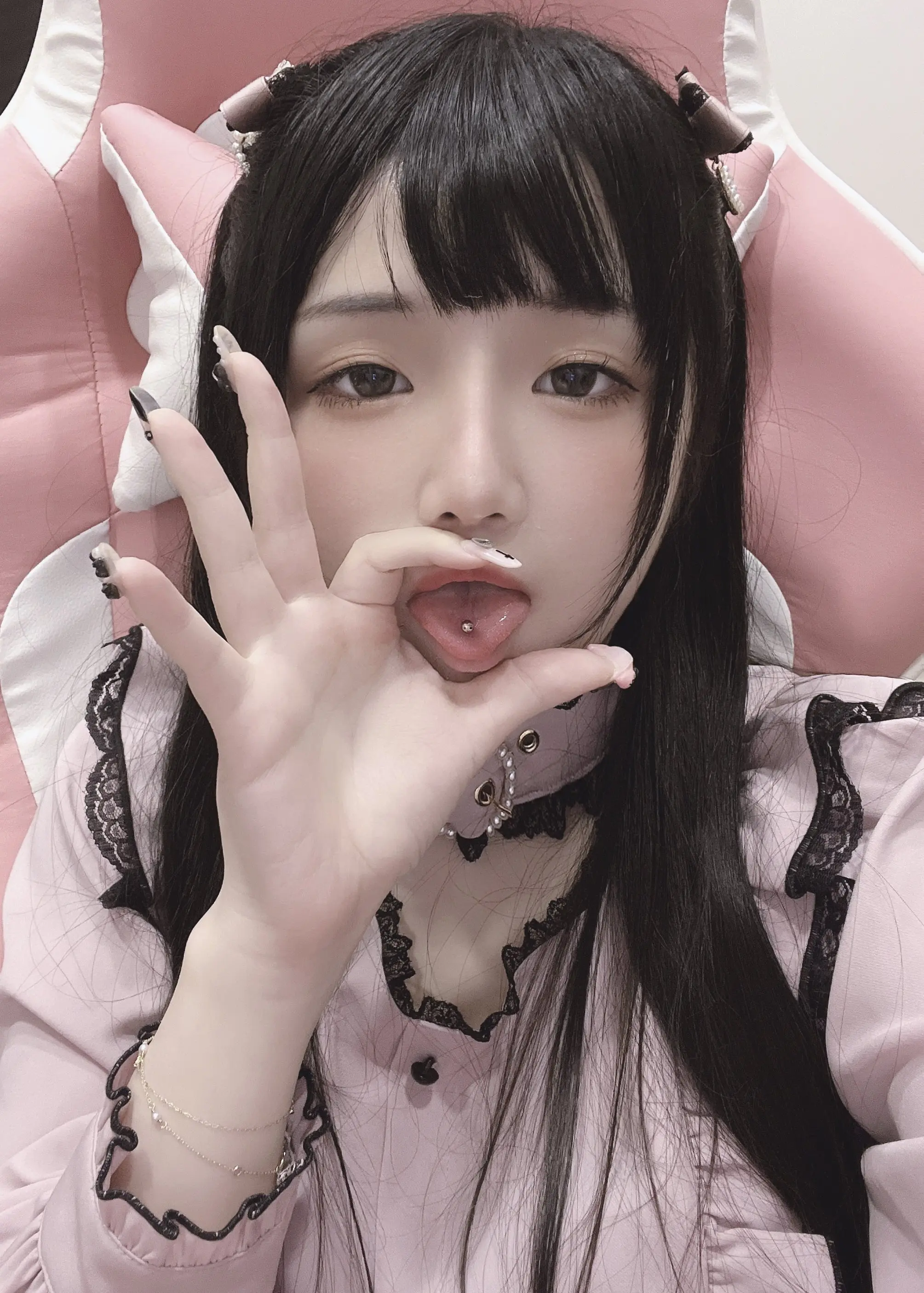 落落 Raku / 落落Raku_66 has a new account too! ~~~> Now a neko maid at iris_nadeko (IG) ^^