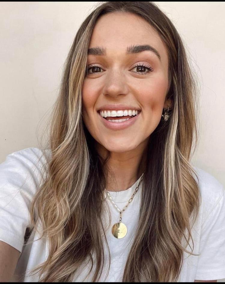 Sadie Robertson Scrolller