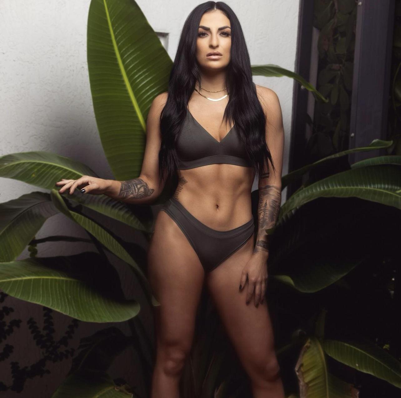 Sonya Deville Scrolller