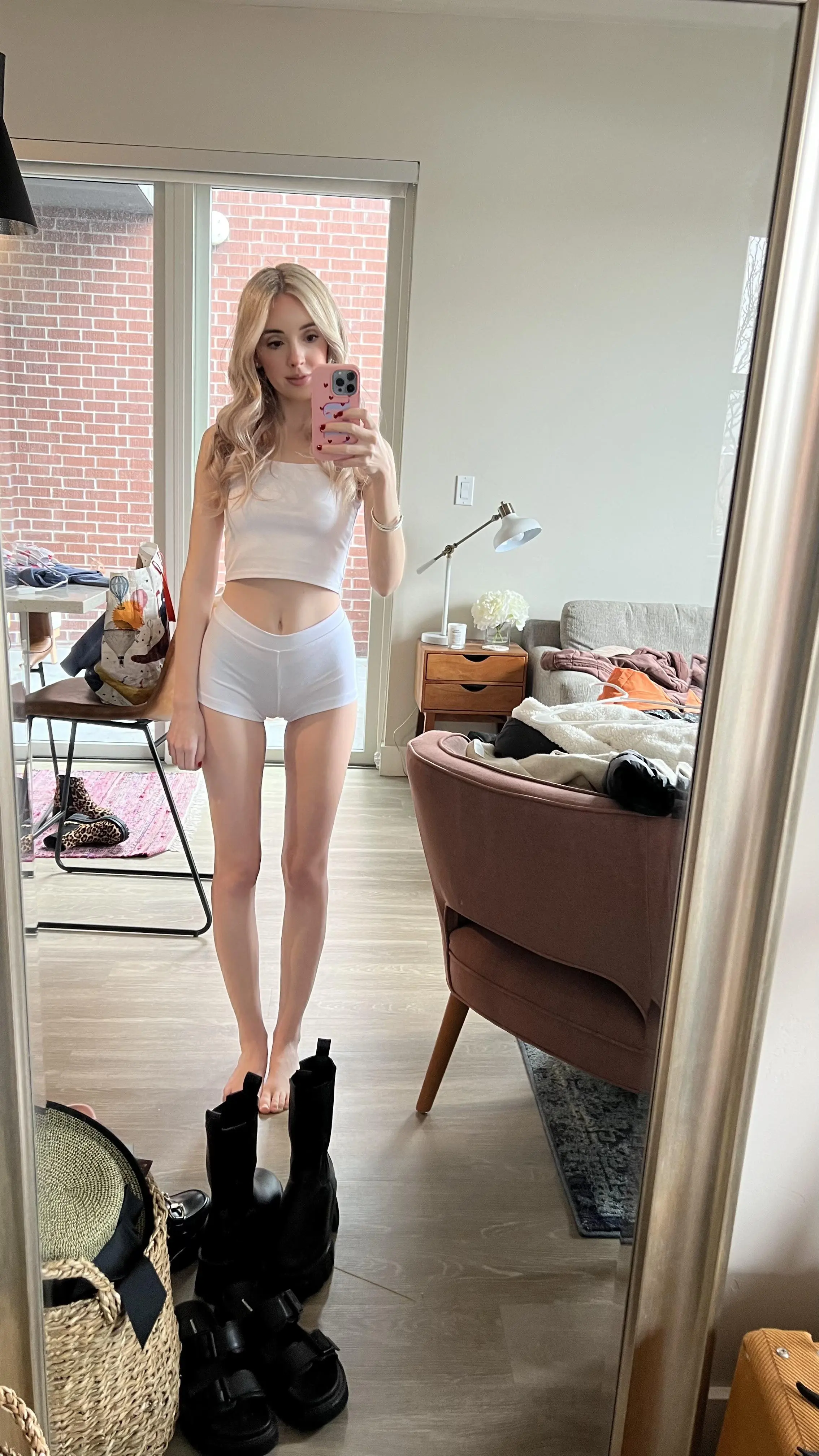 Thigh gap queen