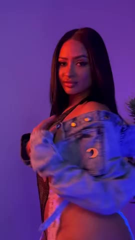 Tori Brixx | Scrolller