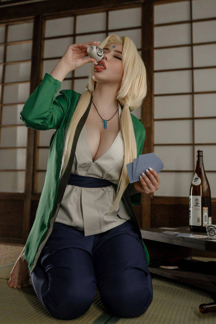 Tsunade by Alina Becker Scrolller