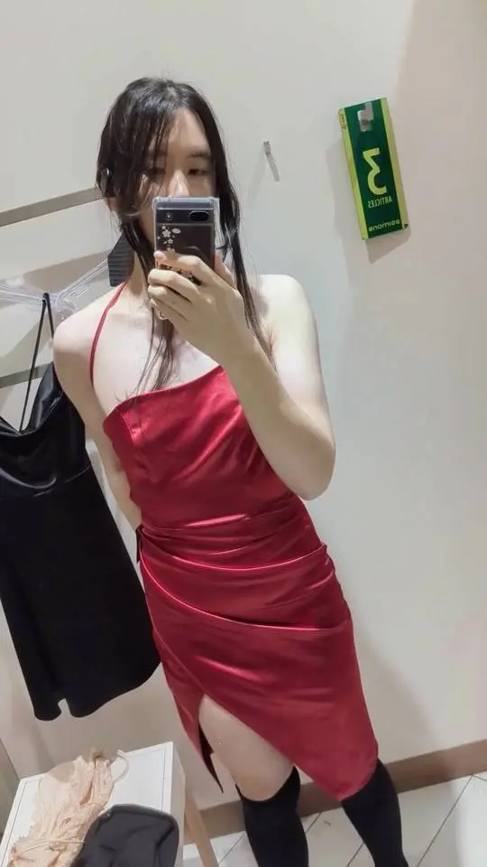 Wanna play with me while I try on clothes? 💕
