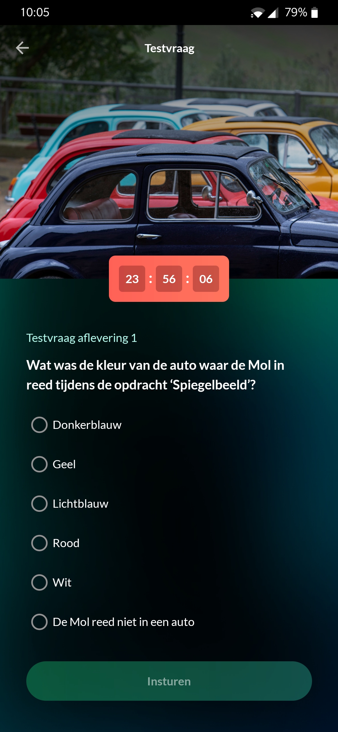 Wie reed er in welke auto? Scrolller