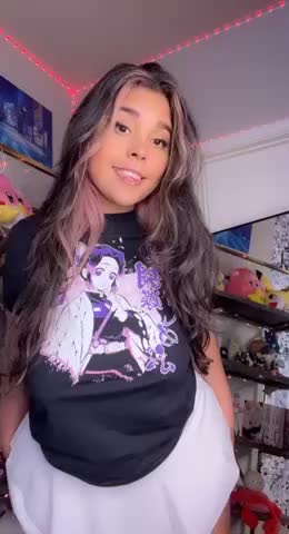 Would you jerk off to my nudes if I sent you some? Be honest… | Scrolller