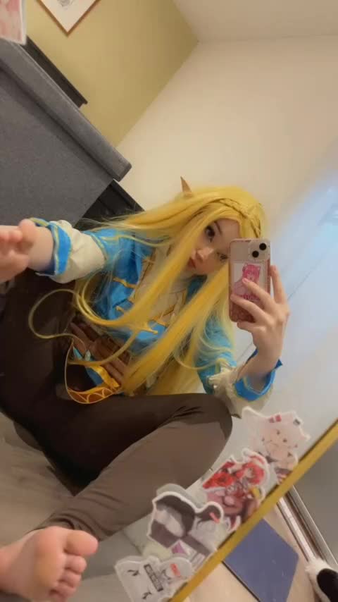 Zelda's cute little feet (Emi Foxx) [BoTW] | Scrolller