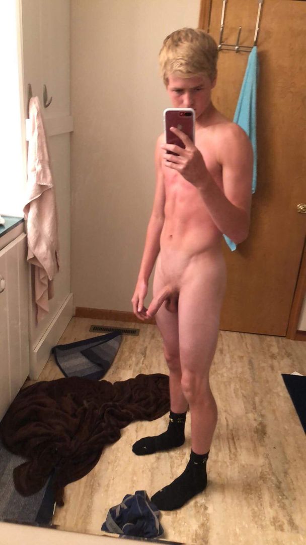 18. Horny af, new here, and wanting to chat