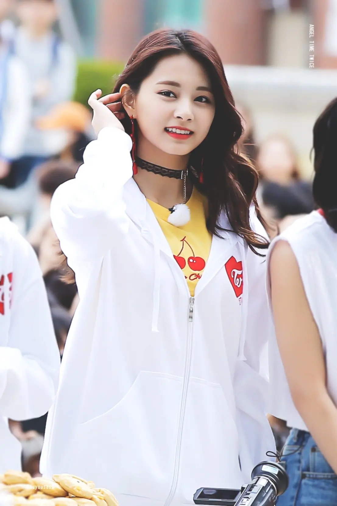 180410 Tzuyu | Scrolller